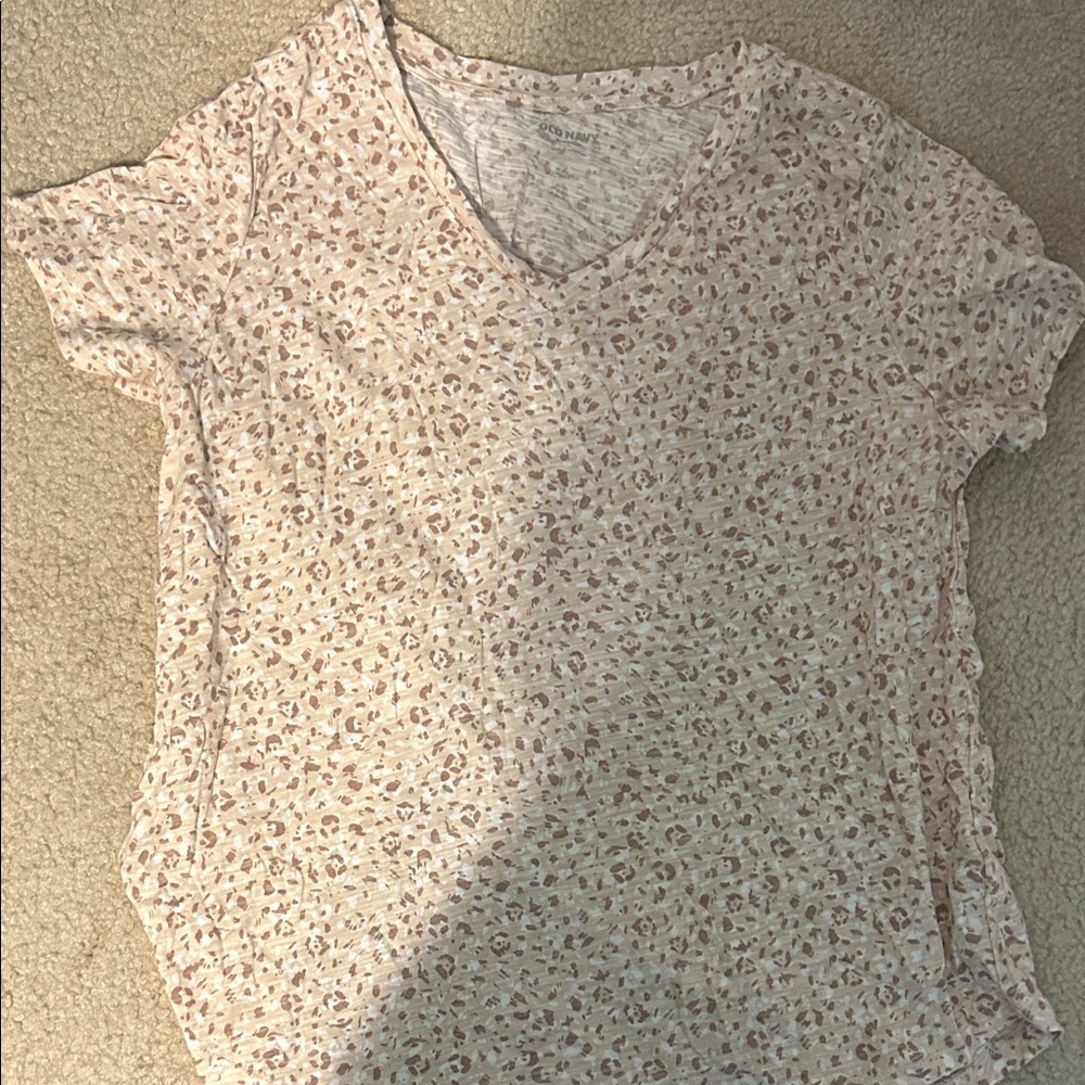 Universal Thread Cream and Pink Patterned V-Neck Tee
